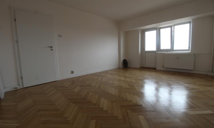 Piata Alba Iulia - Rond Alba Iulia - Banca Transilvania -studio renovat