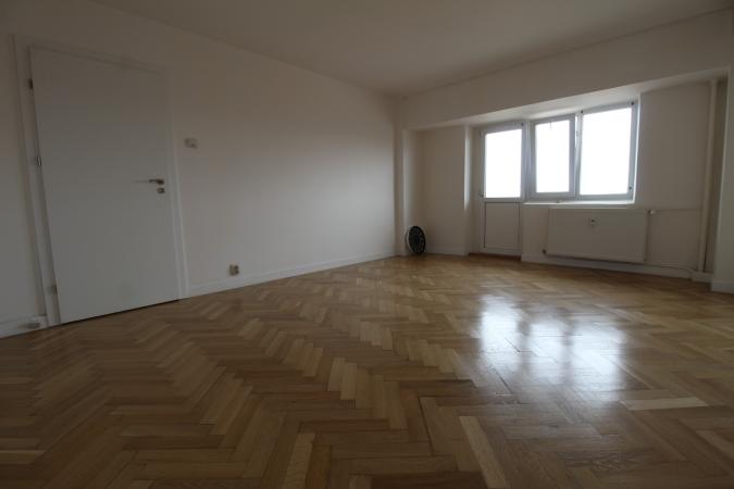 Piata Alba Iulia - Rond Alba Iulia - Banca Transilvania -studio renovat
