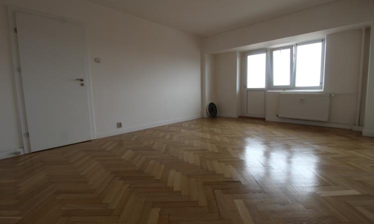 Piata Alba Iulia - Rond Alba Iulia - Banca Transilvania -studio renovat