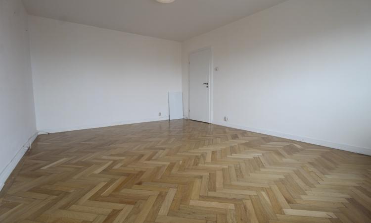 Piata Alba Iulia - Rond Alba Iulia - Banca Transilvania -studio renovat