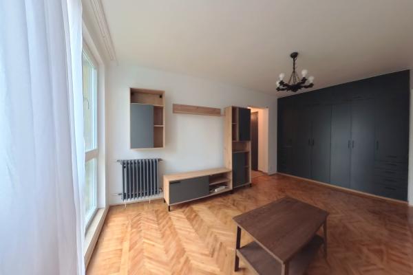 Titan / Str Barajul Bicaz/ Piata Minis /2 Camere renovat/mobilat/utilat