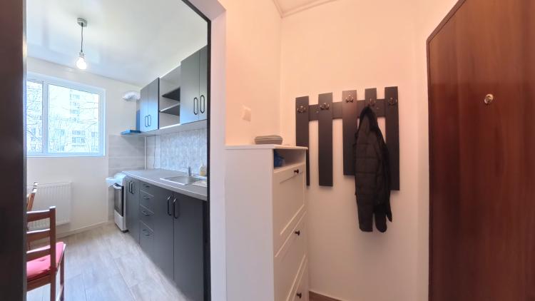 Titan / Str Barajul Bicaz/ Piata Minis /2 Camere renovat/mobilat/utilat