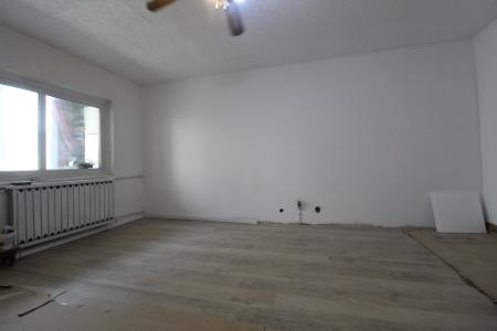 Decebal - metrou Piata Muncii - bloc mixt - studio renovat