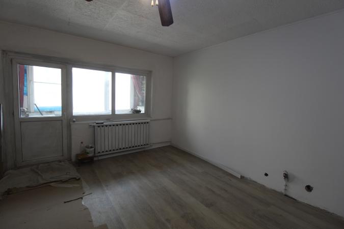 Decebal - metrou Piata Muncii - bloc mixt - studio renovat