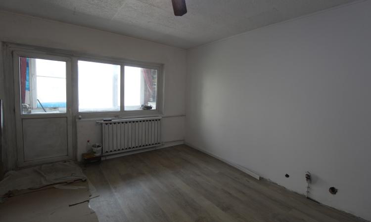 Decebal - metrou Piata Muncii - bloc mixt - studio renovat