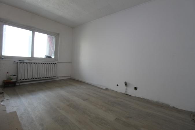 Decebal - metrou Piata Muncii - bloc mixt - studio renovat