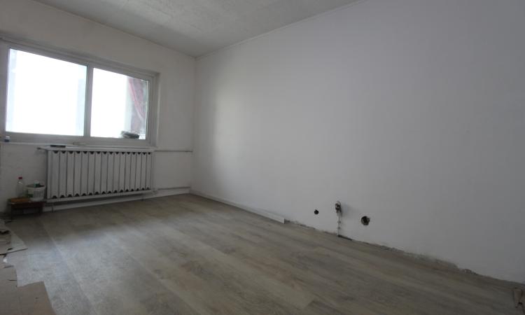Decebal - metrou Piata Muncii - bloc mixt - studio renovat