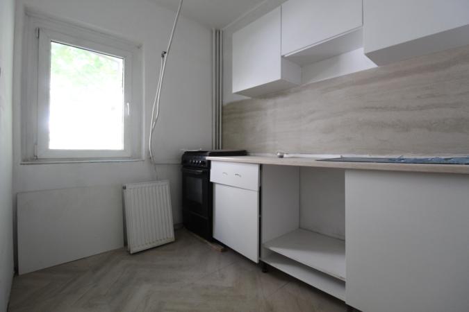 Decebal - metrou Piata Muncii - bloc mixt - studio renovat
