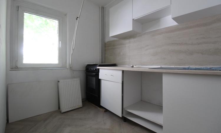 Decebal - metrou Piata Muncii - bloc mixt - studio renovat