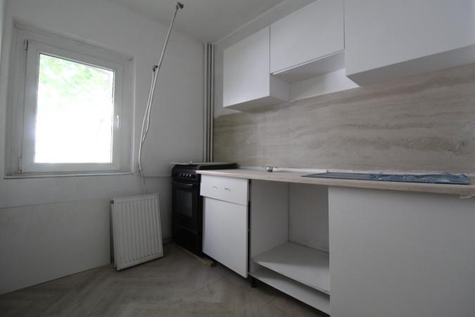 Decebal - metrou Piata Muncii - bloc mixt - studio renovat