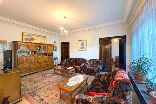 UNIRII-MIRCEA VODA, apartament in vila interbelica, 6 camere, 190 mp