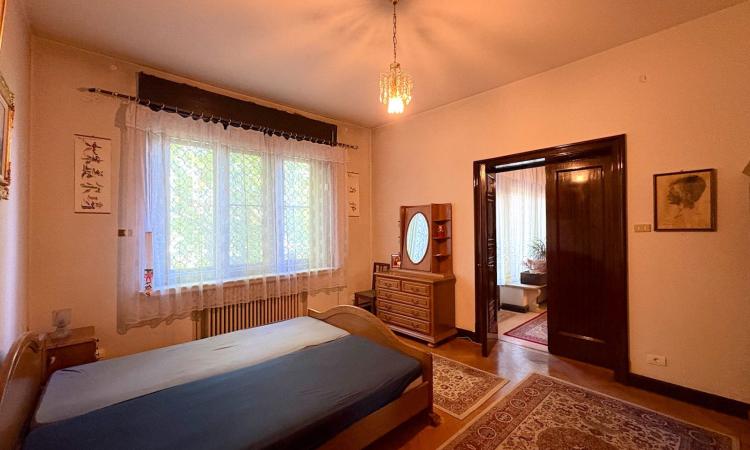 UNIRII-MIRCEA VODA, apartament in vila interbelica, 6 camere, 190 mp