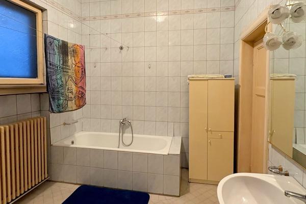 UNIRII-MIRCEA VODA, apartament in vila interbelica, 6 camere, 190 mp