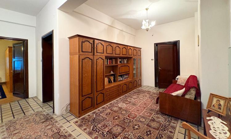 UNIRII-MIRCEA VODA, apartament in vila interbelica, 6 camere, 190 mp