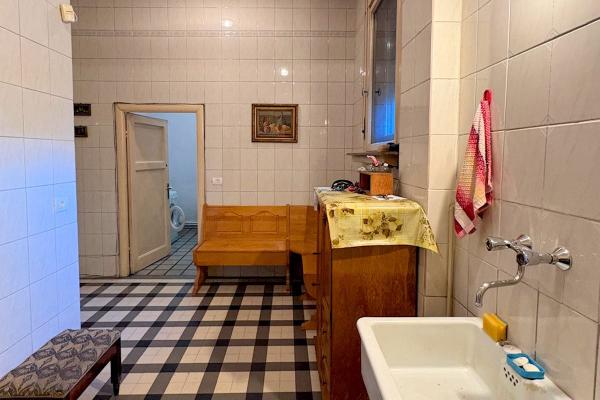 UNIRII-MIRCEA VODA, apartament in vila interbelica, 6 camere, 190 mp