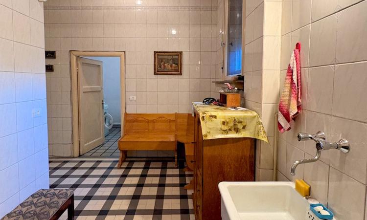 UNIRII-MIRCEA VODA, apartament in vila interbelica, 6 camere, 190 mp