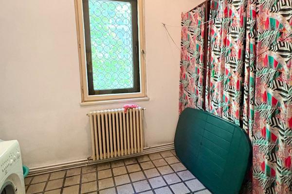 UNIRII-MIRCEA VODA, apartament in vila interbelica, 6 camere, 190 mp