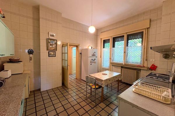 UNIRII-MIRCEA VODA, apartament in vila interbelica, 6 camere, 190 mp