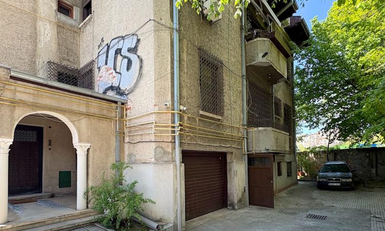 UNIRII-MIRCEA VODA, apartament in vila interbelica, 6 camere, 190 mp