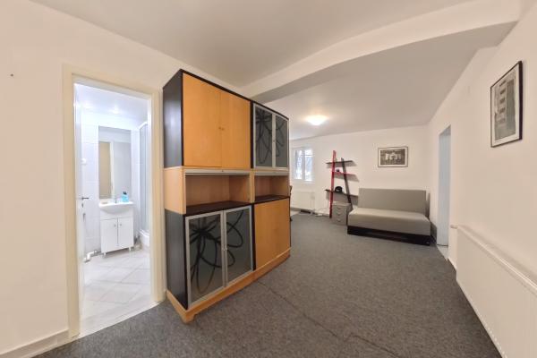 Libertatii - str Sabinelor - 2 camere 40 mp - demisol