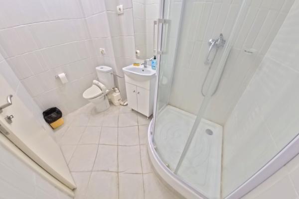 Libertatii - str Sabinelor - 2 camere 40 mp - demisol