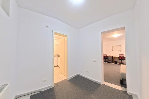 Libertatii - str Sabinelor - 2 camere 40 mp - demisol