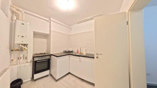 Libertatii - str Sabinelor - 2 camere 40 mp - demisol