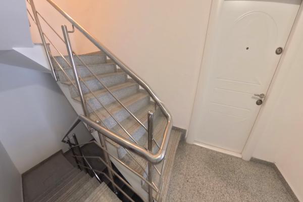 Libertatii - str Sabinelor - 2 camere 40 mp - demisol