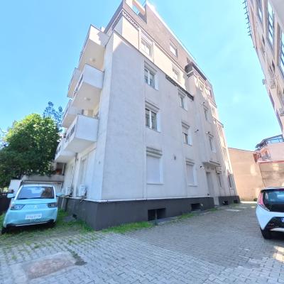 Libertatii - str Sabinelor - 2 camere 40 mp - demisol