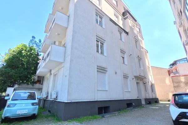 Libertatii - str Sabinelor - 2 camere 40 mp - demisol