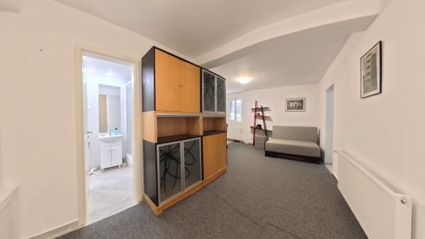 Libertatii - str Sabinelor - 2 camere 40 mp - demisol