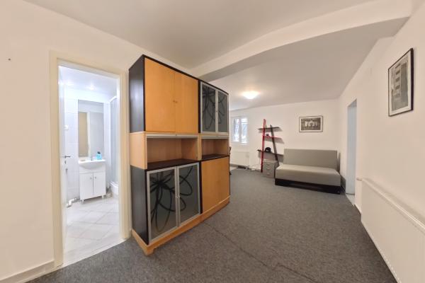 Libertatii - str Sabinelor - 2 camere 40 mp - demisol