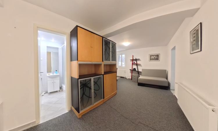 Libertatii - str Sabinelor - 2 camere 40 mp - demisol