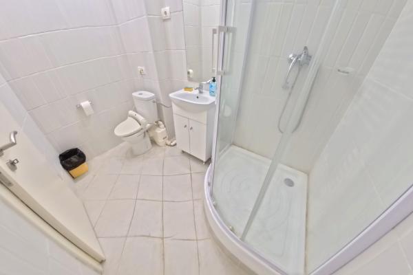 Libertatii - str Sabinelor - 2 camere 40 mp - demisol