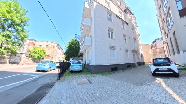 Libertatii - str Sabinelor - 2 camere 40 mp - demisol