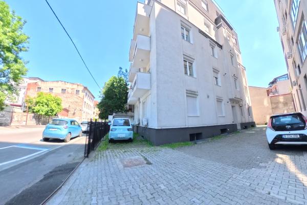 Libertatii - str Sabinelor - 2 camere 40 mp - demisol