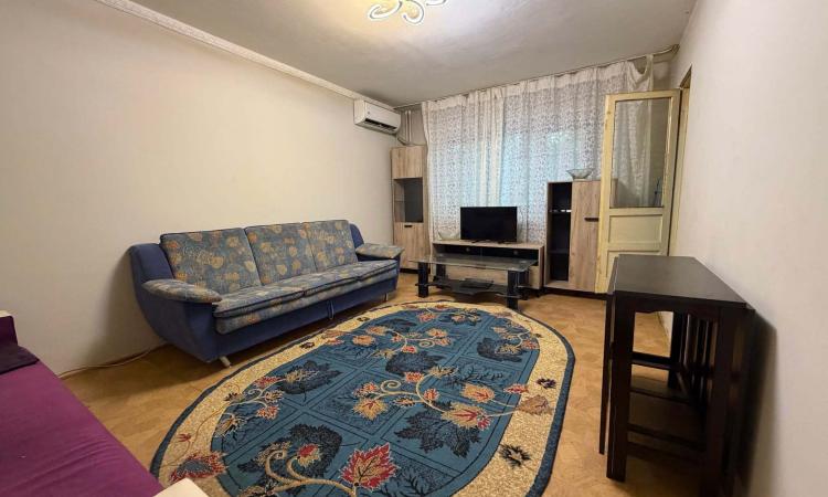 3 camere - Pacii - Metrou - 1981