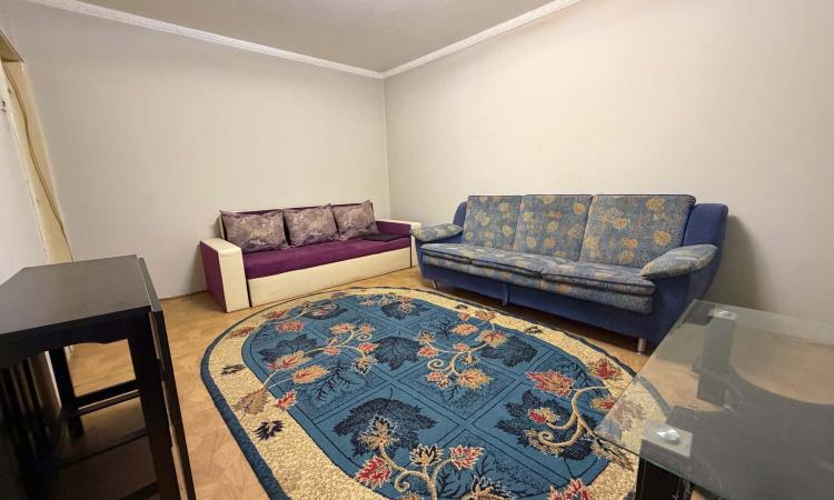 3 camere - Pacii - Metrou - 1981
