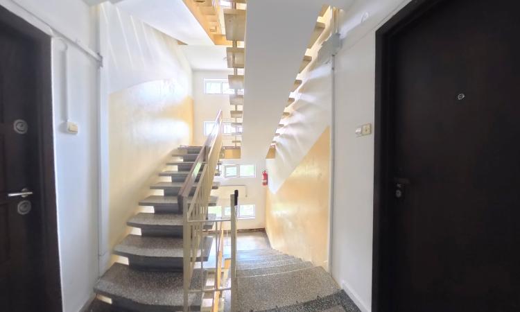 Metrou Gorjului/ Str Apusului /3 camere / 59mp/
