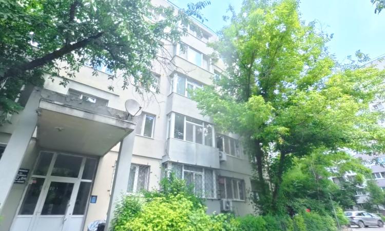 Metrou Gorjului/ Str Apusului /3 camere / 59mp/