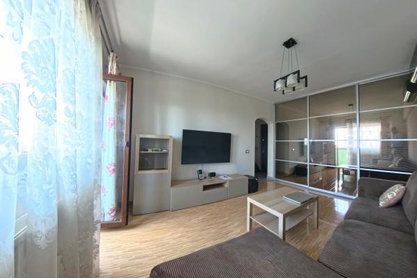 Apartament 3 camere -Militari - decomandat - 9/10 - 1979 - Comision 0