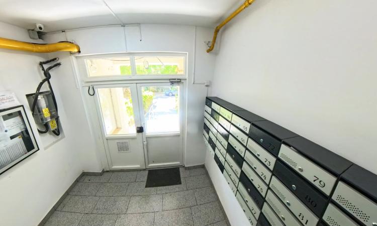 Apartament 3 camere -Militari - decomandat - 9/10 - 1979 - Comision 0