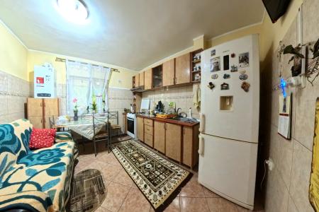 Apartament 3 camere Central - parter- 80 mp - boxa inclusa