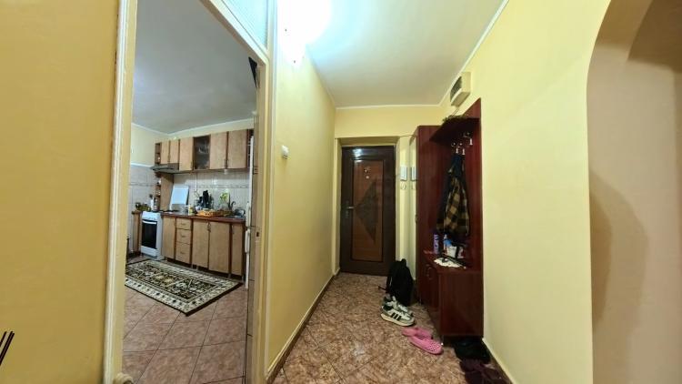 Apartament 3 camere Central - parter- 80 mp - boxa inclusa