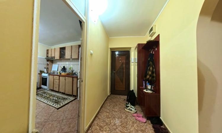 Apartament 3 camere Central - parter- 80 mp - boxa inclusa