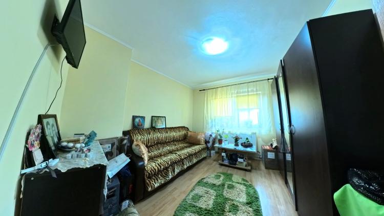Apartament 3 camere Central - parter- 80 mp - boxa inclusa