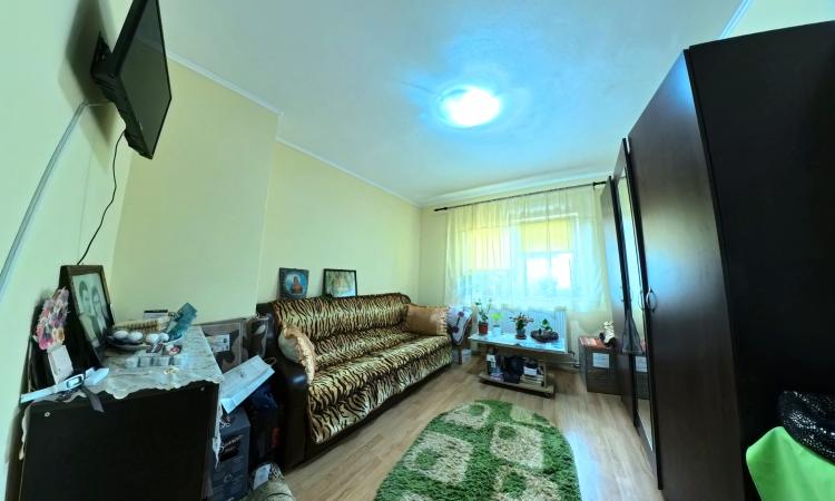 Apartament 3 camere Central - parter- 80 mp - boxa inclusa