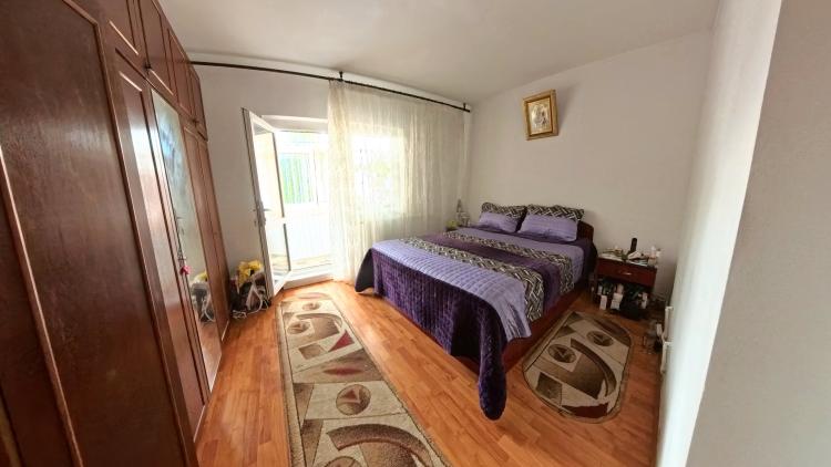 Apartament 3 camere Central - parter- 80 mp - boxa inclusa