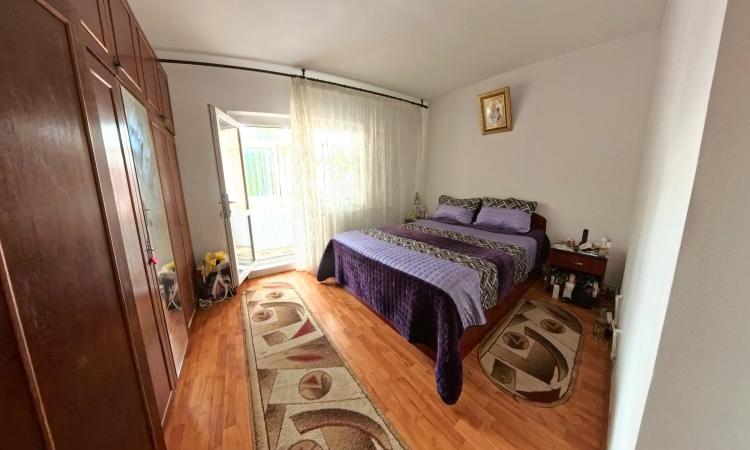 Apartament 3 camere Central - parter- 80 mp - boxa inclusa