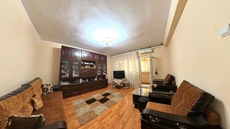 Apartament 3 camere Central - parter- 80 mp - boxa inclusa